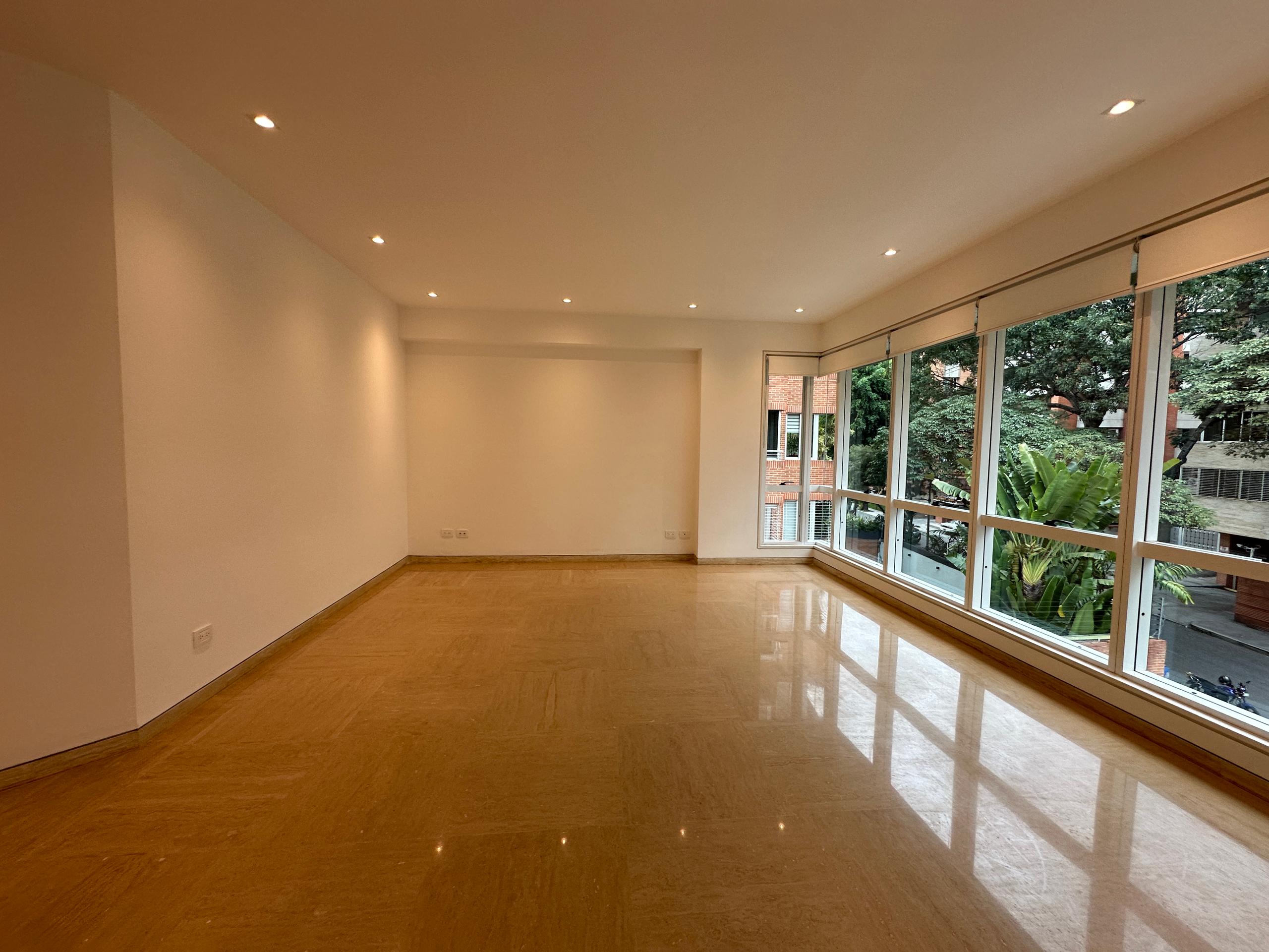 Se alquila Apto 138m² 3h+s/2b+s/3p Campo Alegre 5