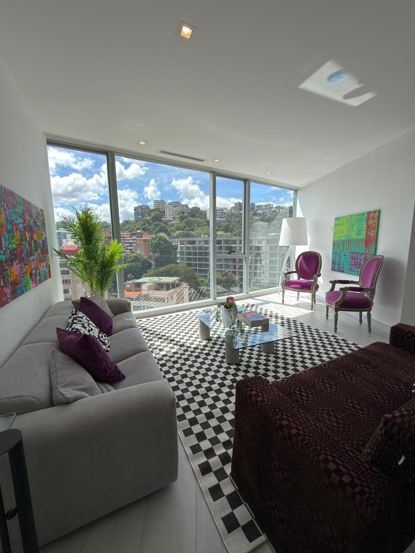 Se alquila Apto 109m² 2h/2b/2e Las Mercedes 3