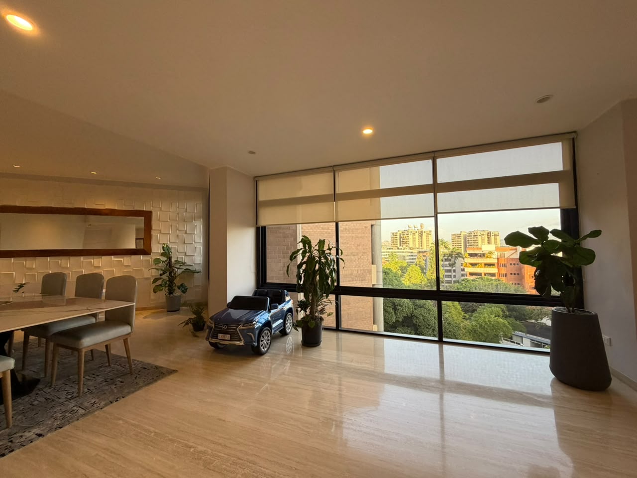 Se alquila Apto 390m² 4h+1s/5b+1s/4p Los Palos Grandes 1