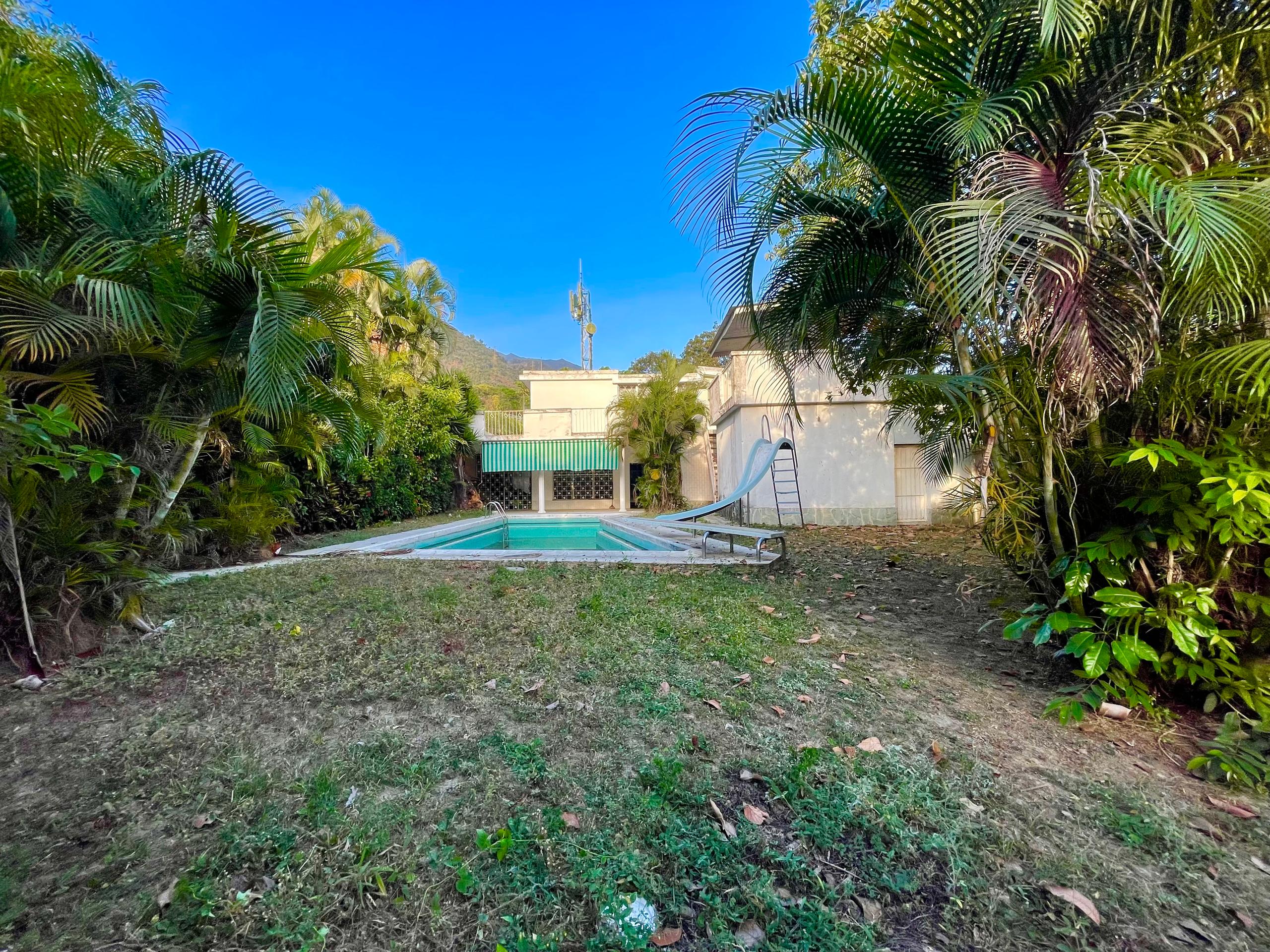 Se vende casa 890m² 4h+2s/3b+1s/3e Los Palos Grandes - Otras fotos