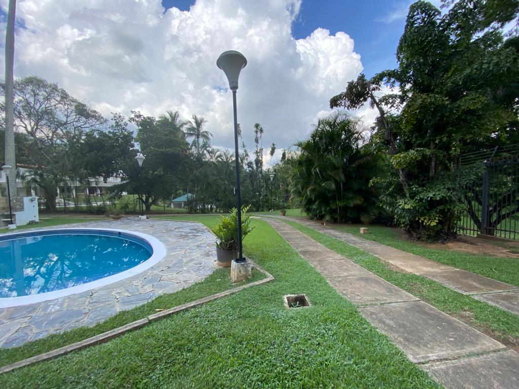 Se vende casa 4000m² 6h+1s/6b+1s/10e Valle Arriba - Otras fotos