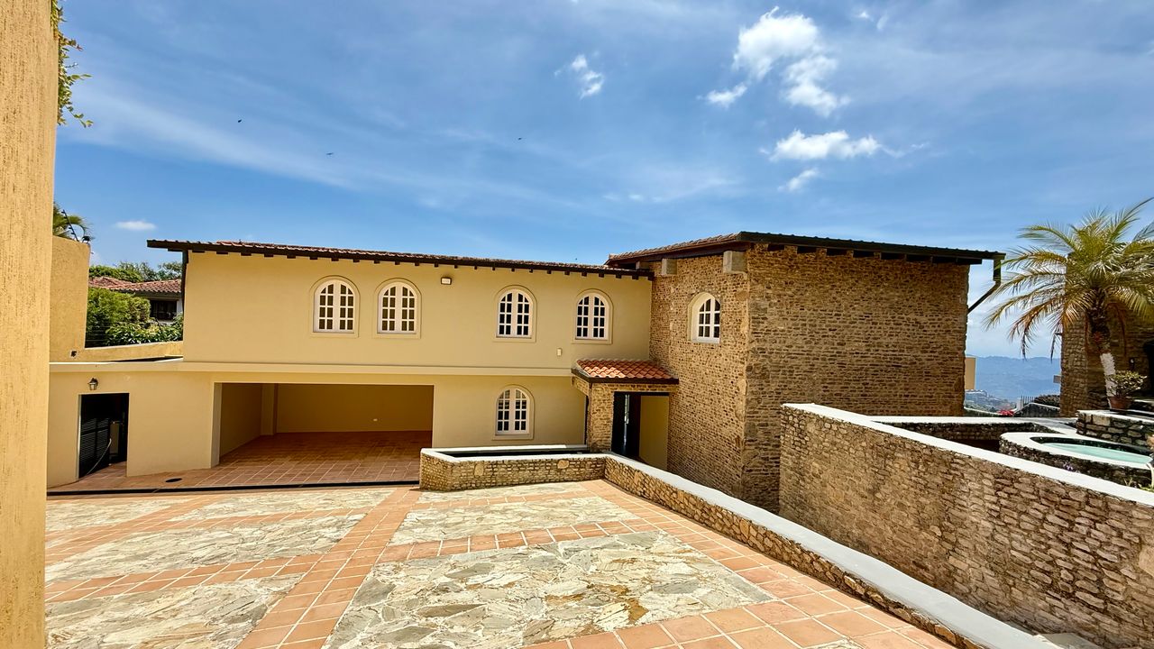 Se vende casa 2015m² 6h+2s/11b+1s/9e Alto Hatillo - Otras fotos