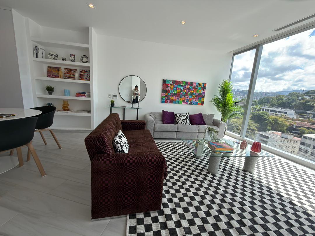 Se alquila Apto 109m² 2h/2b/2e Las Mercedes 5