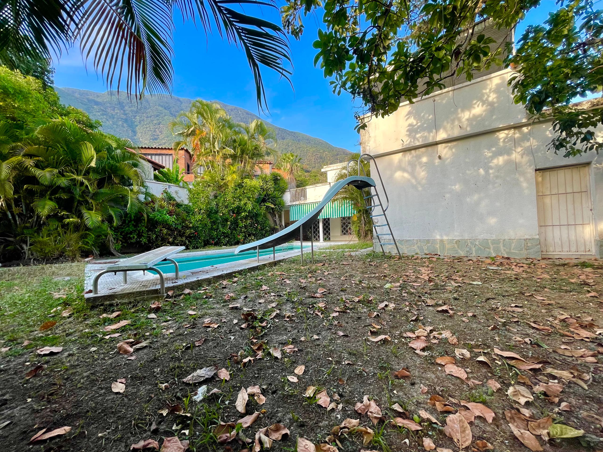 Se vende casa 890m² 4h+2s/3b+1s/3e Los Palos Grandes - Otras fotos
