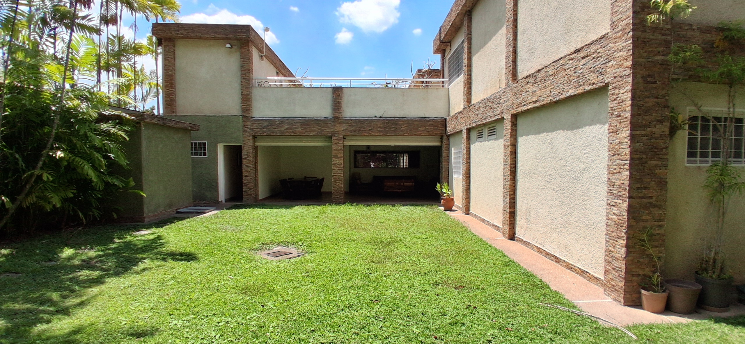 Se vende casa 800m² 6h+3s/7b+2s/4e San Roman 2