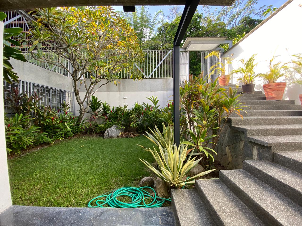 Se alquila casa 1000m² 8h/7b/4e Altamira 4