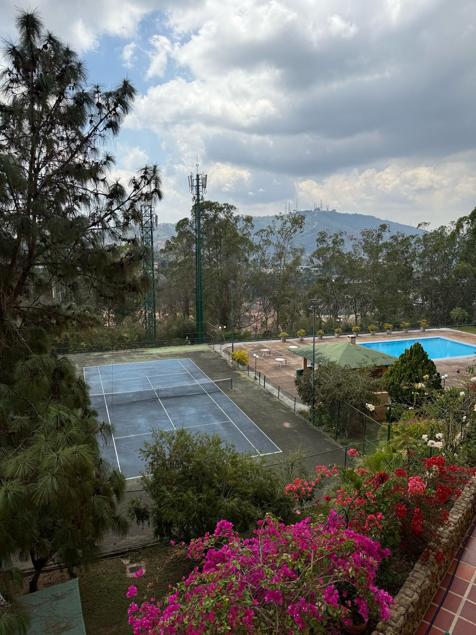 Se vende/alquiler apto 362m² 4h+s∕5b+s∕4p Los Naranjos del Cafetal 3