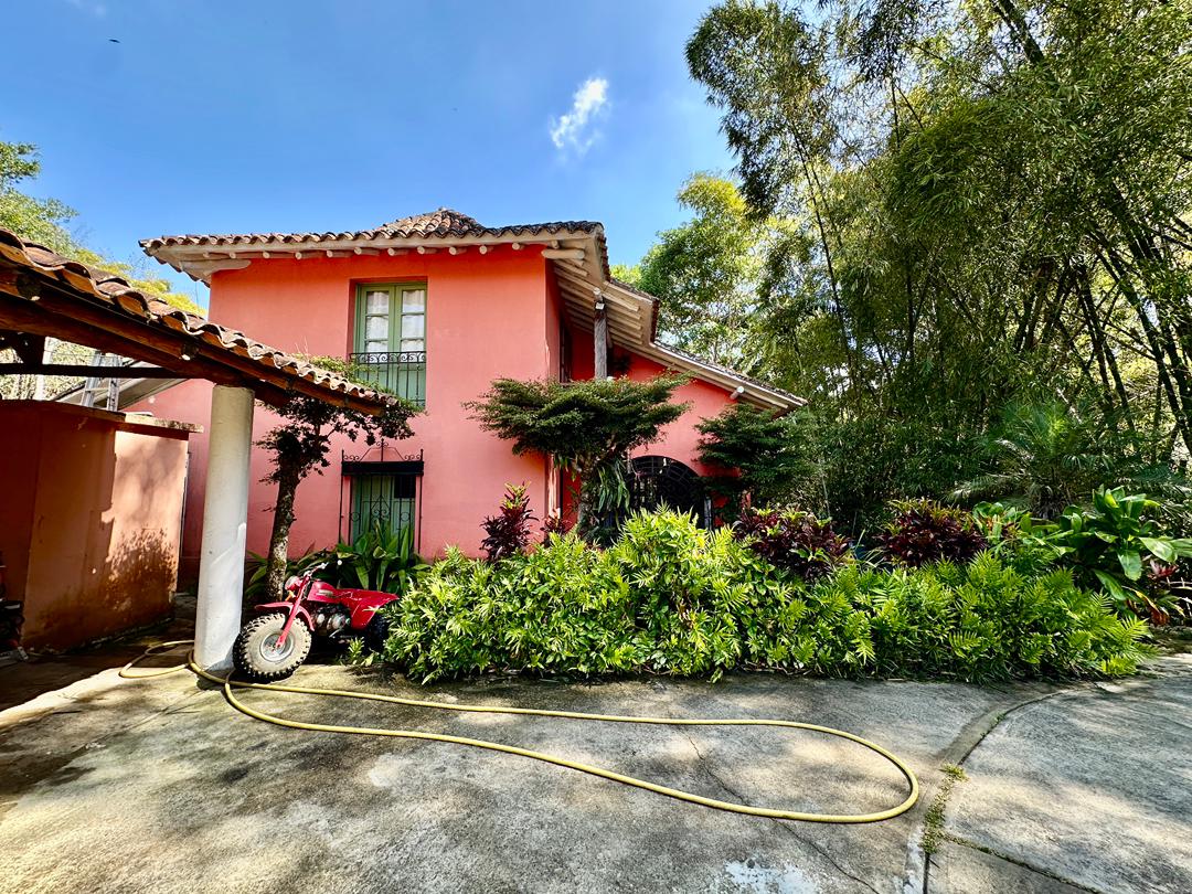 Se vende casa 4325m² 6h+2s/5b+2s/8p Oripoto 2