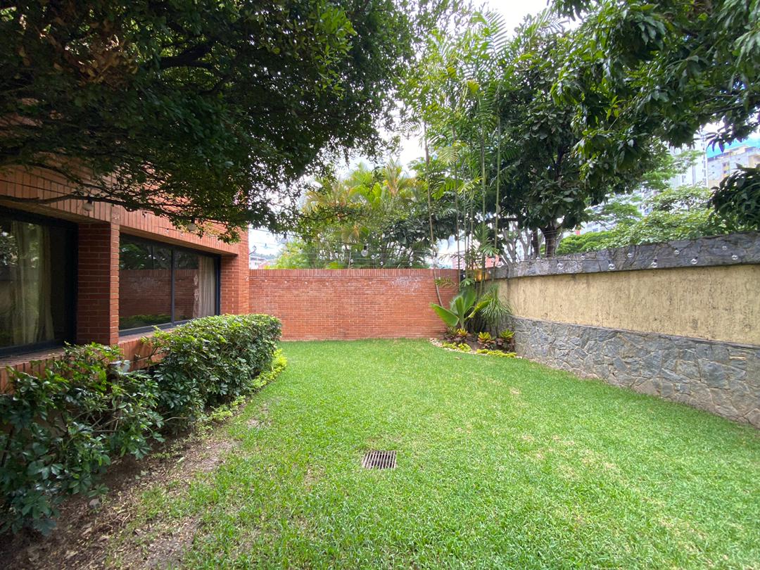 Se vende apto PB 148m² 3h /2b/ 3P Los Samanes - Otras fotos