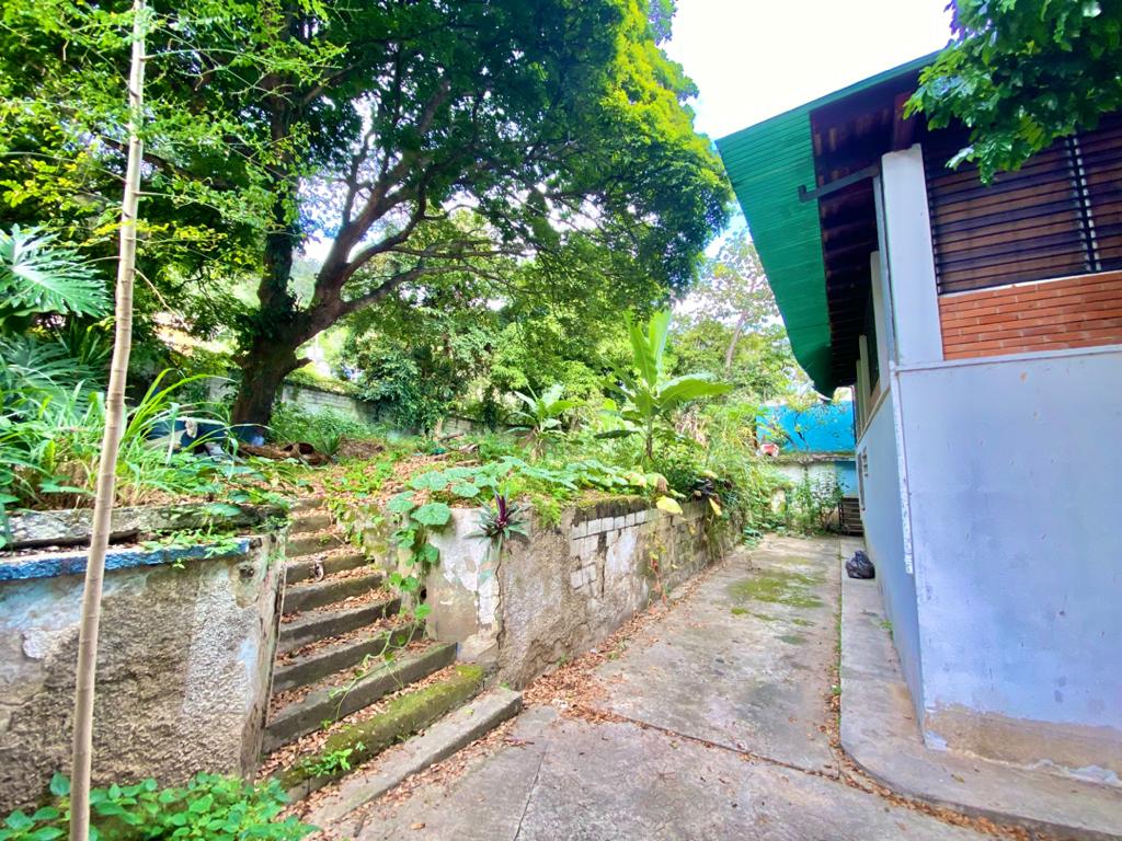 Se vende terreno 1258m² en Alta Florida 3