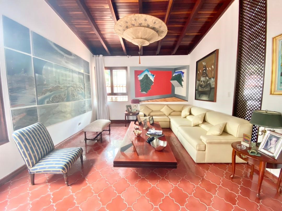 Se vende casa 368m²  4h+s∕4b+s∕4p en Los Chorros - Otras fotos