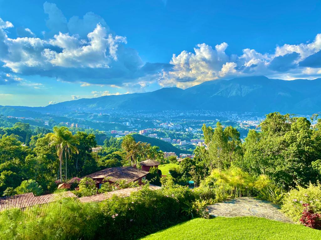 Se vende casa con terreno 2000m²  Alto Hatillo - Otras fotos