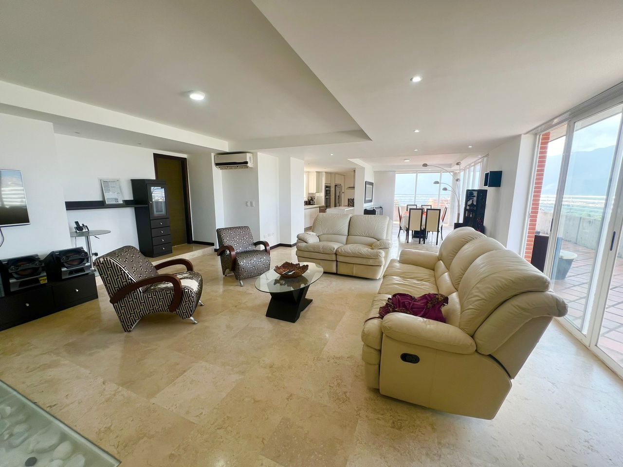 Se Vende PH 180m² 2h/ 4b/ 3e Los Naranjos - Otras fotos