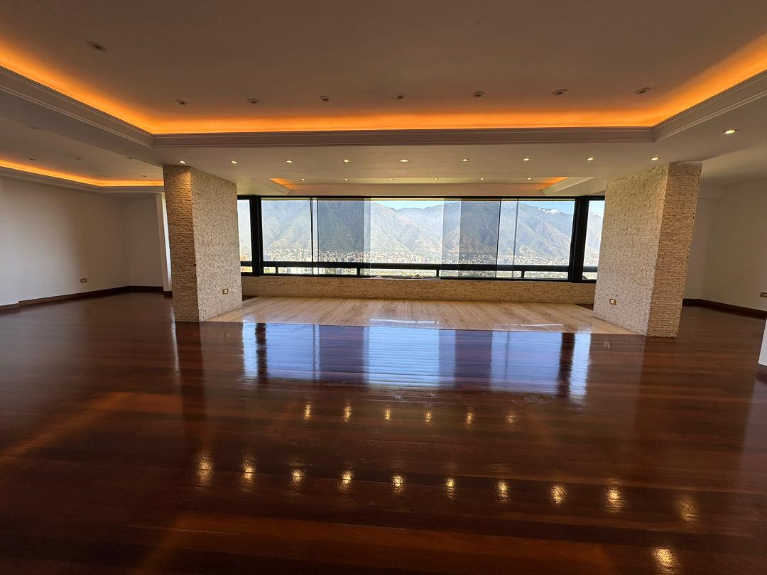 Se alquila apto 295m² 4h+s/3.5b+s/4p Lomas de San Roman 1