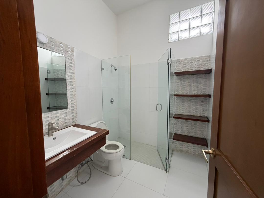 Se vende casa 1400m² 4h/4b/4p Lomas de Chuao - Otras fotos