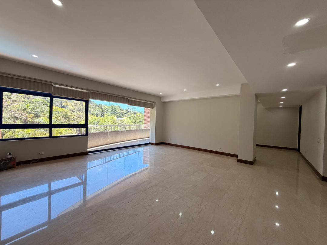 Se alquila Apto 331m² 4h+s/4b+s/4p La Lagunita 3