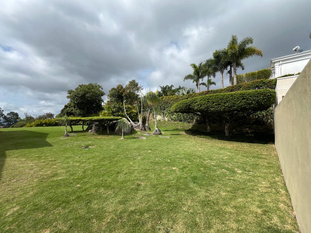 Se vende casa 830m² 4h+2s/5b+s/12p La Lagunita 4