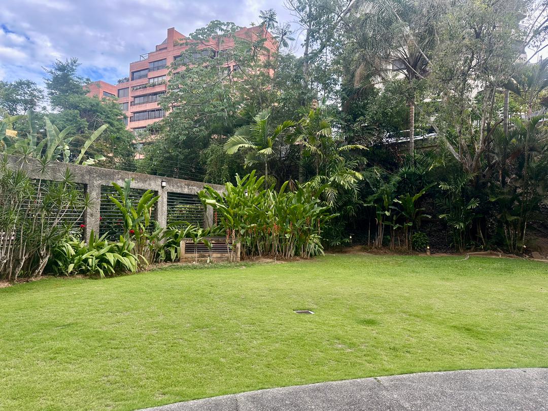 Se vende Apto 240m² 3h+s/3b+s/3p Colinas de Valle Arriba - Otras fotos