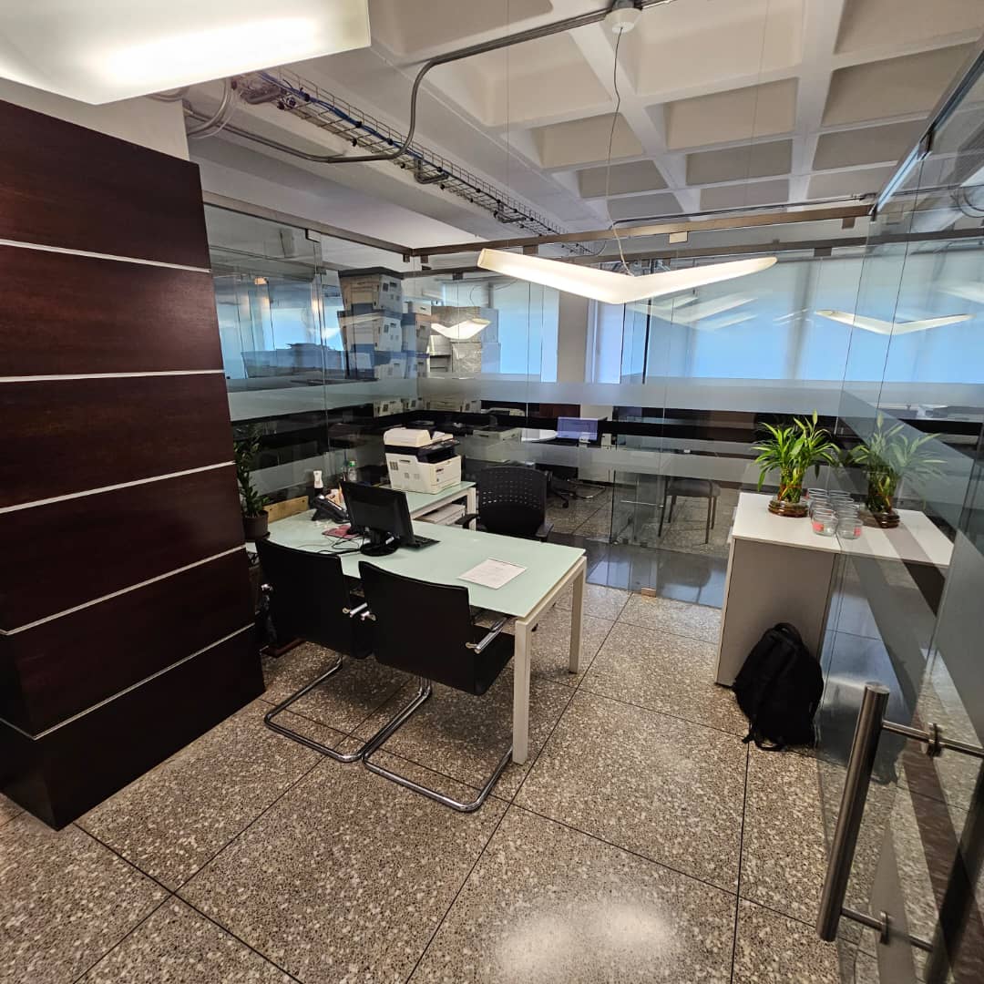 Se vende Oficina 480m² La Trinidad 1
