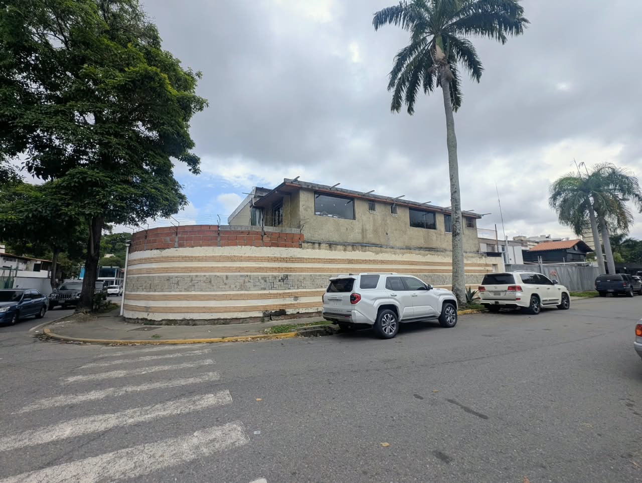 Se vende  Casa Comercial/Clinica 1.200m² Chuao 3