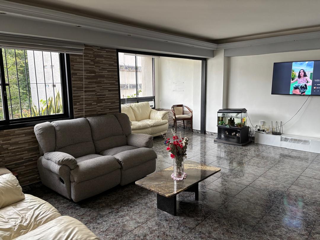 Se vende Apto 122m² 3h+s/2b+s/2p Los Chaguaramos 2