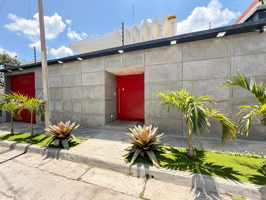 Se vende casa 352m² 4h+s/4b+s/2p Vista Alegre 1