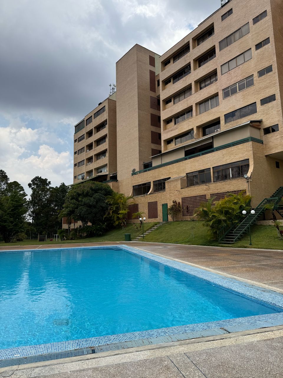 Se vende/alquiler apto 362m² 4h+s∕5b+s∕4p Los Naranjos del Cafetal 2