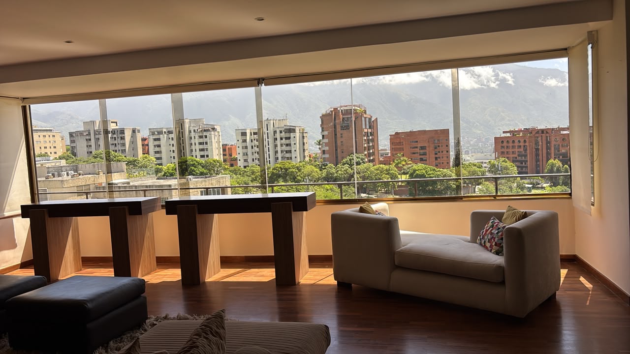 Se alquila Apto 263m² 2h+s/3b+s/3p Valle Arriba 5