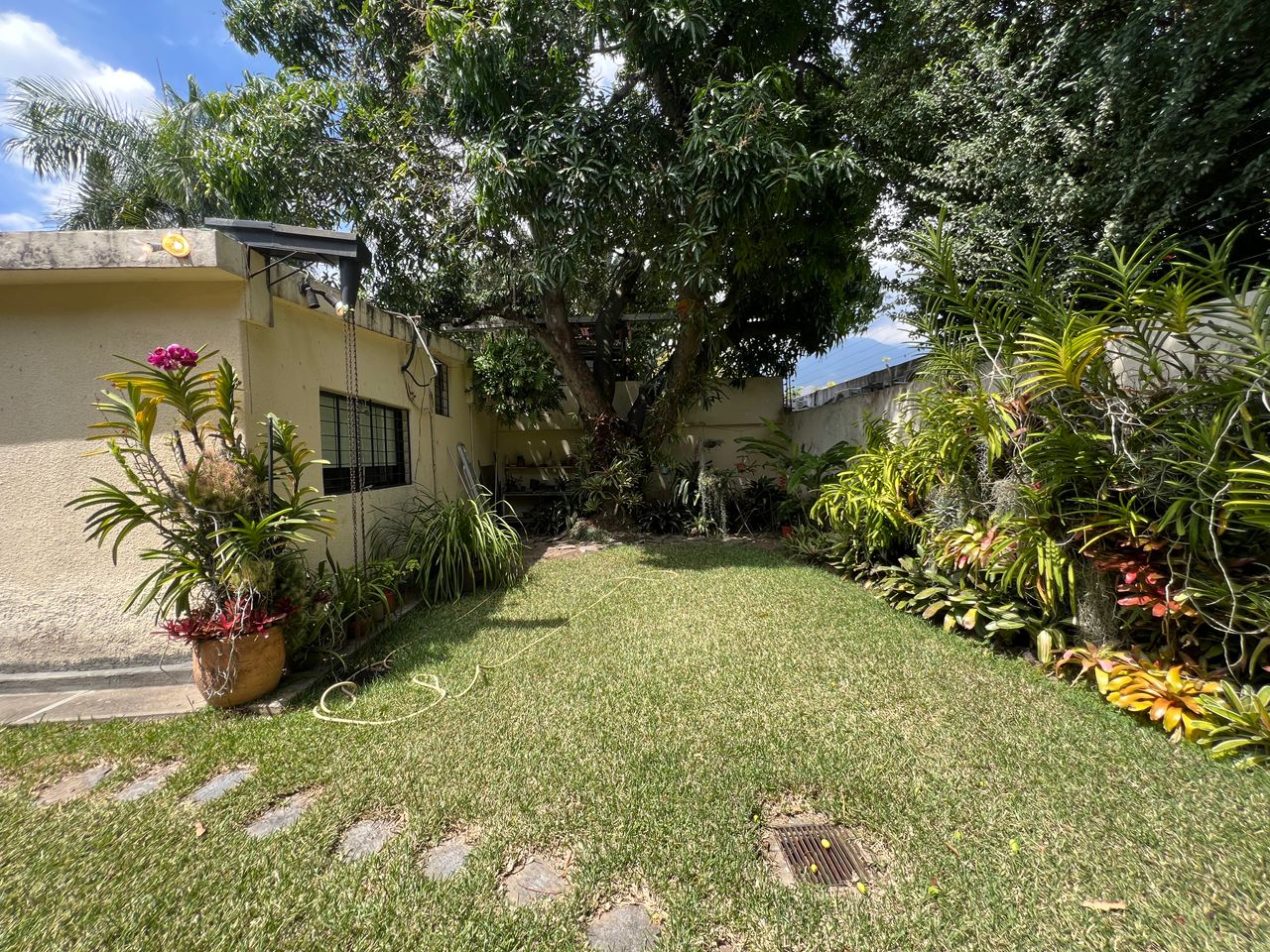 Se vende casa 530m² 5h/5b/4p Chuao - Otras fotos