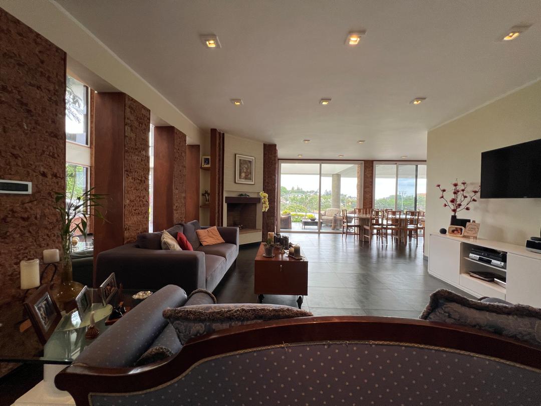 Se vende casa 2000m² 6h/7b/715p La Lagunita 3