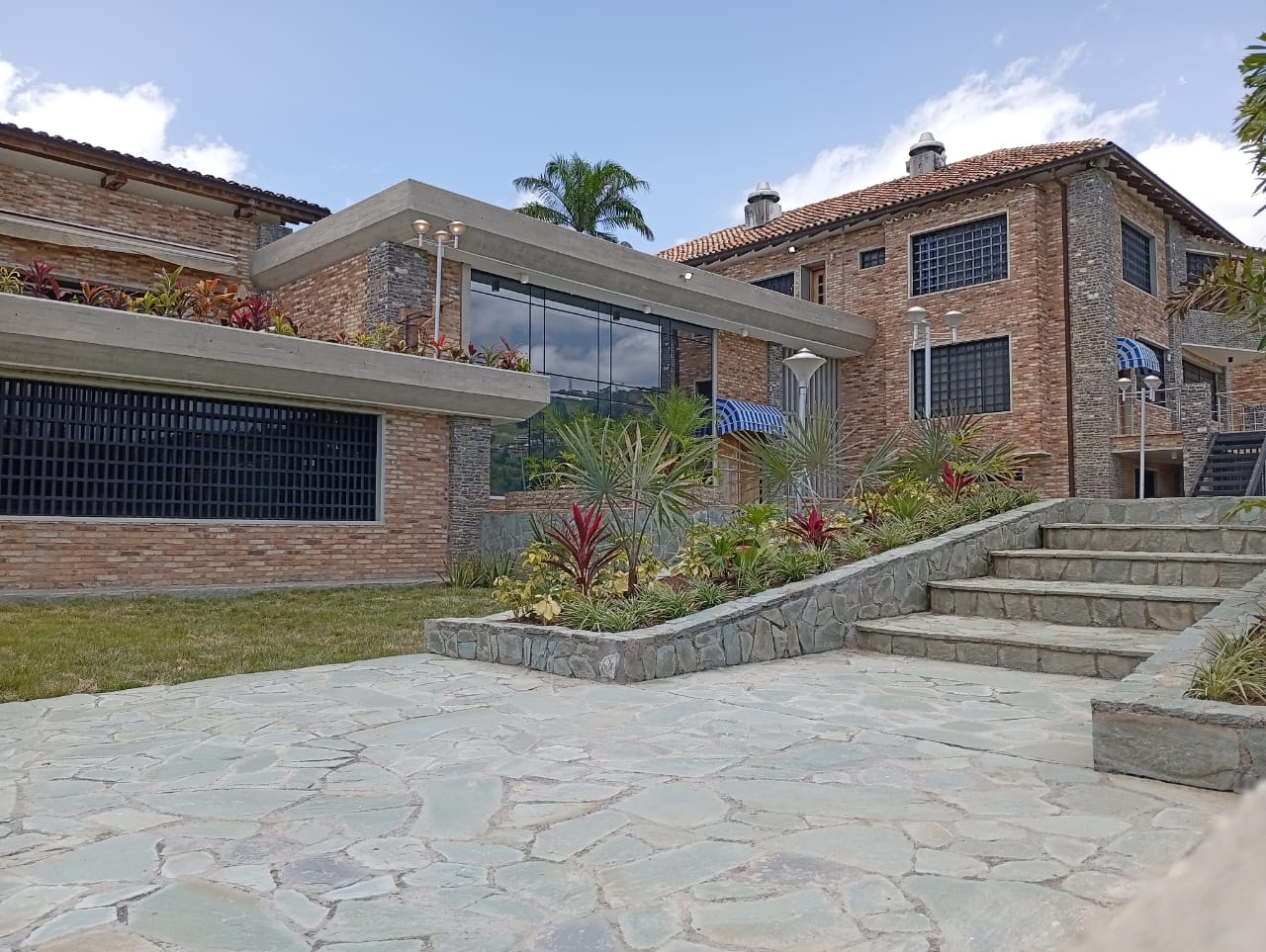 Se vende casa 2000m² 7h/10b/20p La Lagunita 1