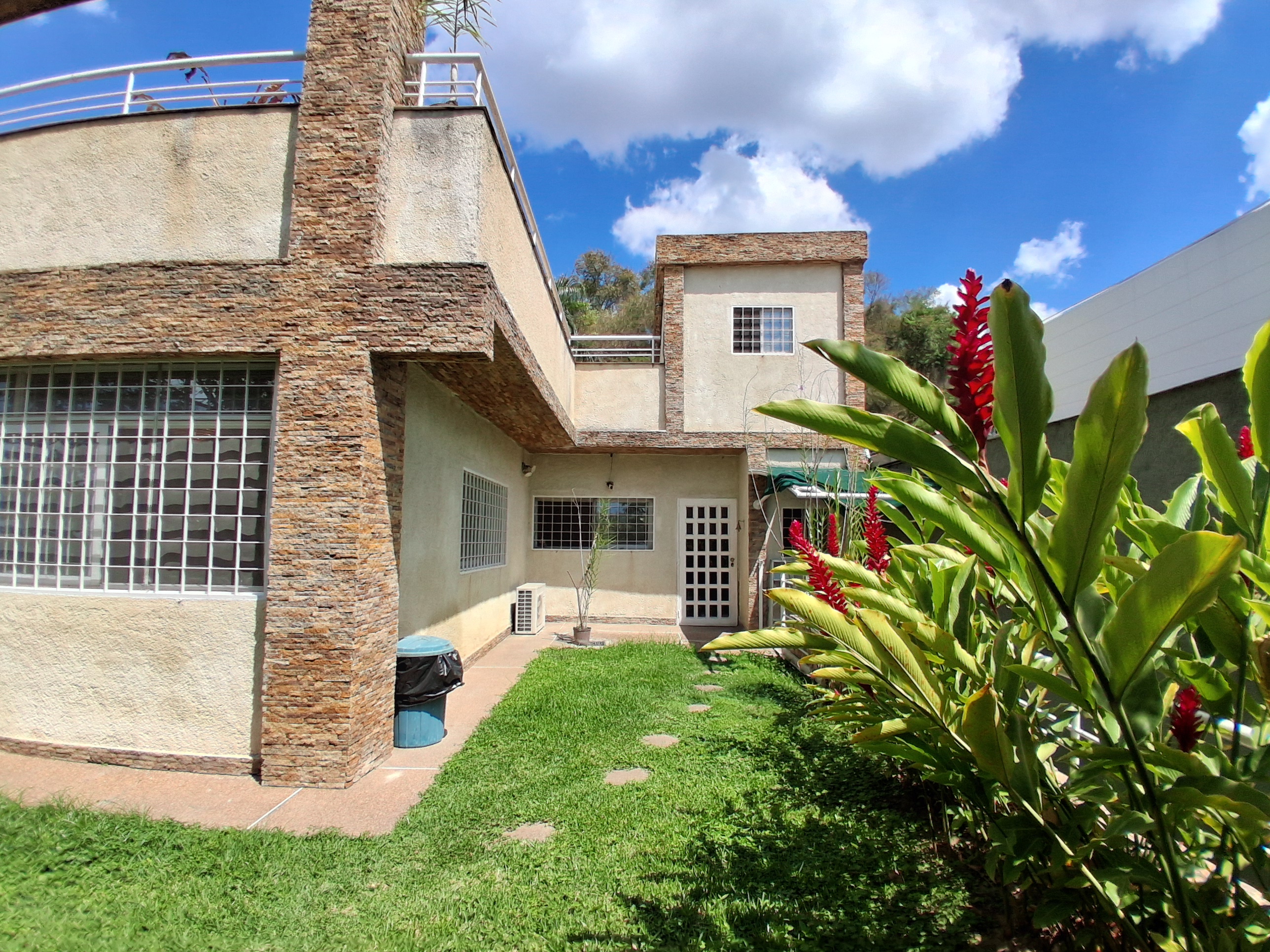 Se vende casa 800m² 6h+3s/7b+2s/4e San Roman 4