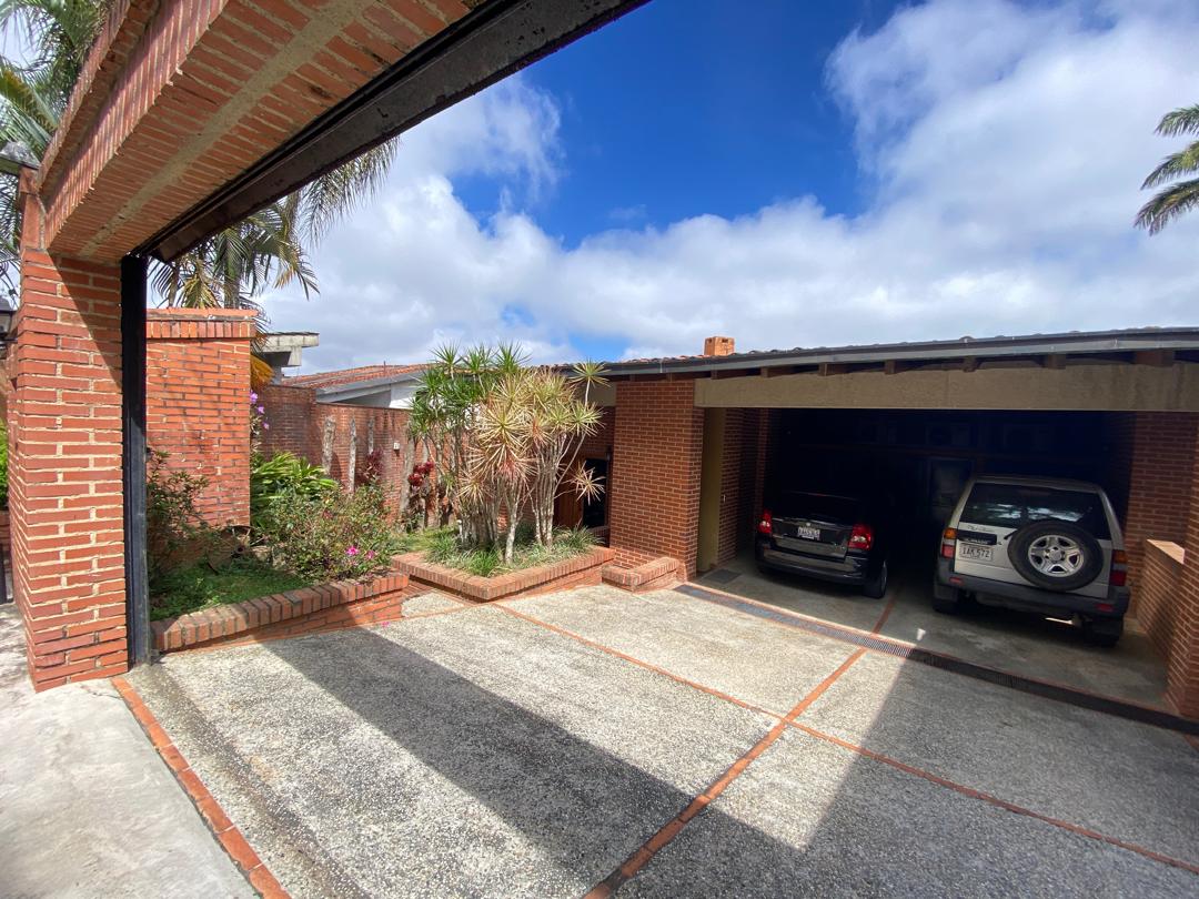Se vende casa 1089m² 4h+2s/3b+s/4p Alto Hatillo 3
