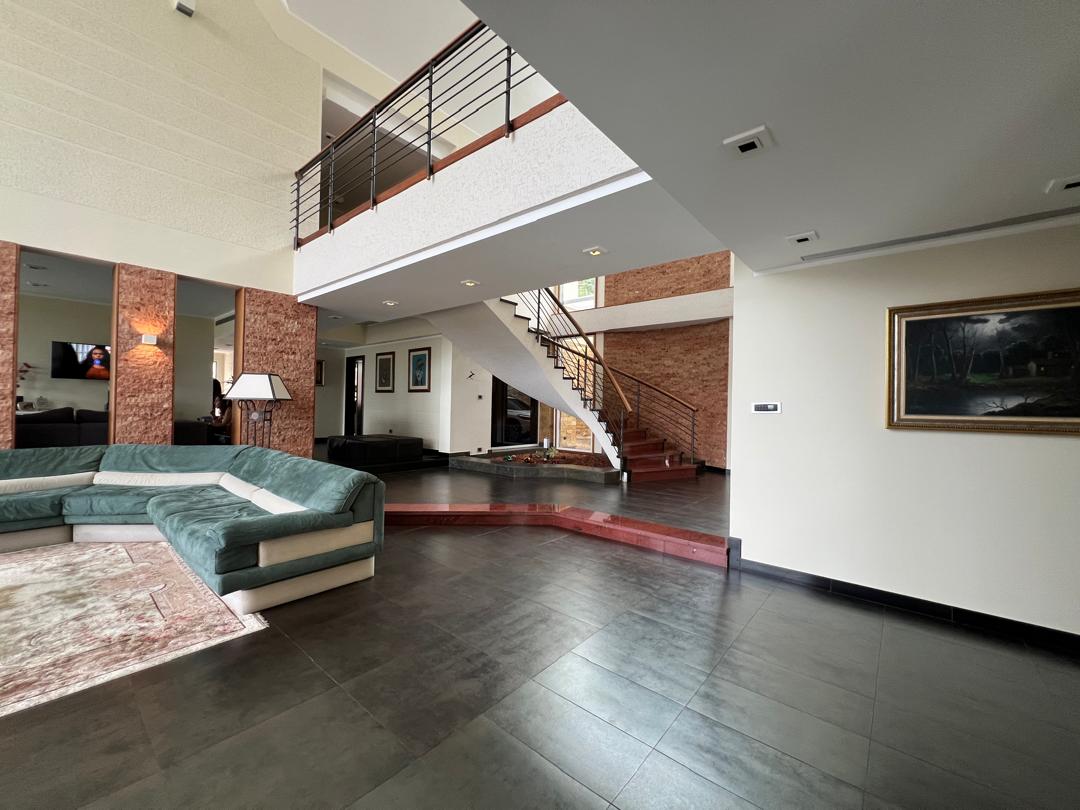 Se vende casa 2000m² 6h/7b/715p La Lagunita 4