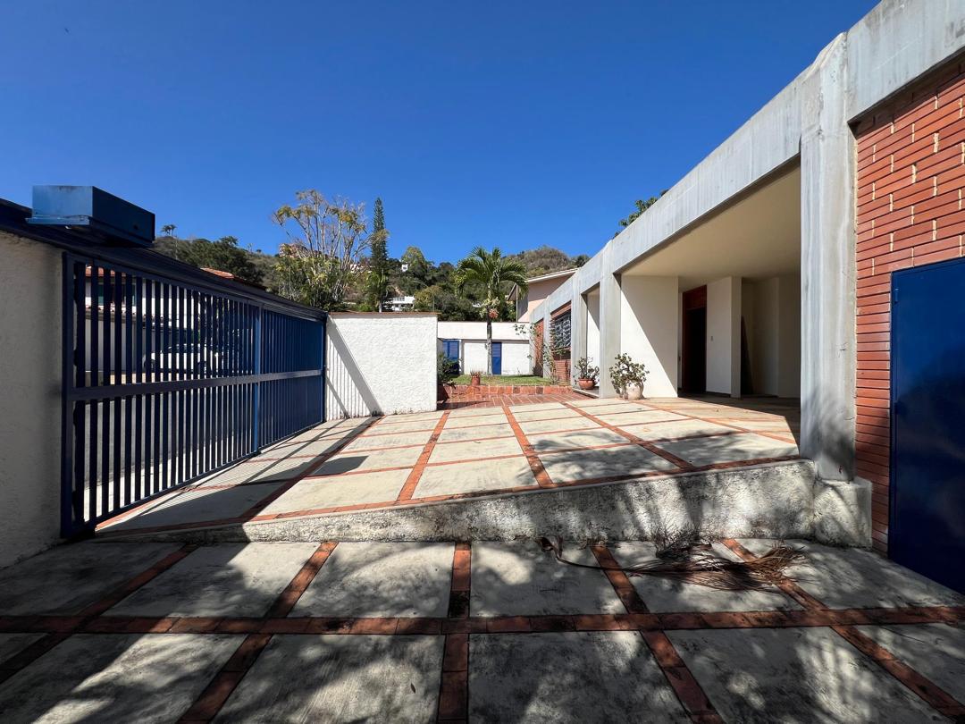 Se vende casa 1000m² 4h+s/6b+s/4p Colinas de Tamanaco - Otras fotos