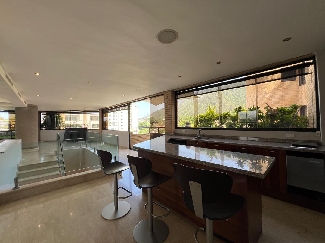 Se alquila Apto PH 592m² 6h/7b/7p La Castellana 4
