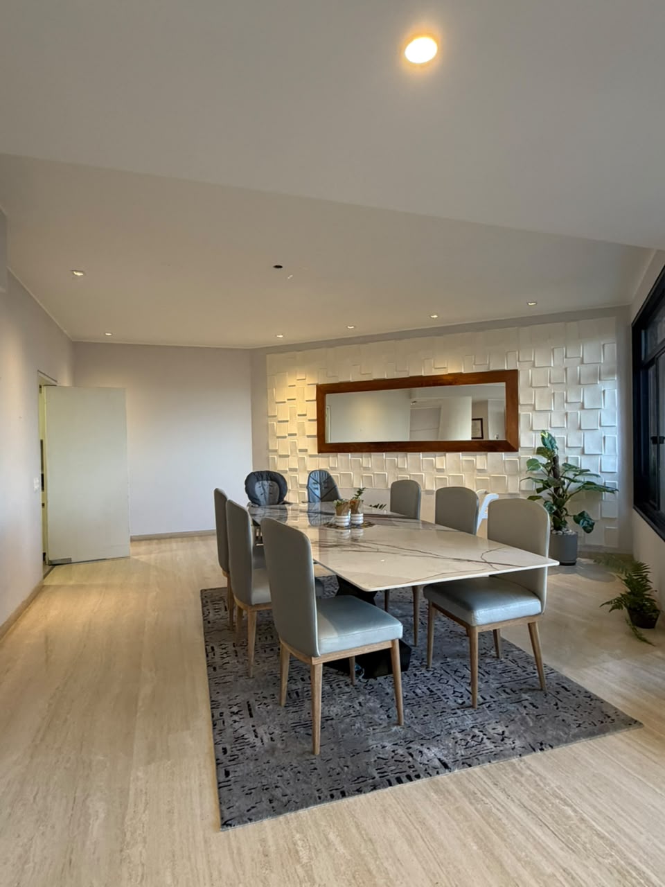Se alquila Apto 390m² 4h+1s/5b+1s/4p Los Palos Grandes 5