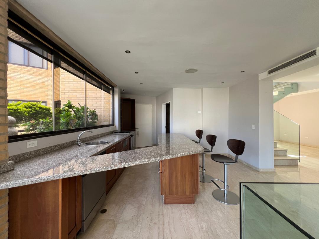 Se alquila Apto PH 592m² 6h/7b/7p La Castellana 5