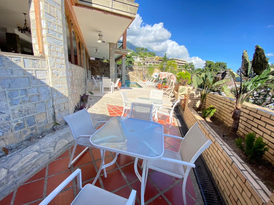 Se Vende/ Alquila de casa en Las Palmas 1000m² - 7h/9b/6pe 4
