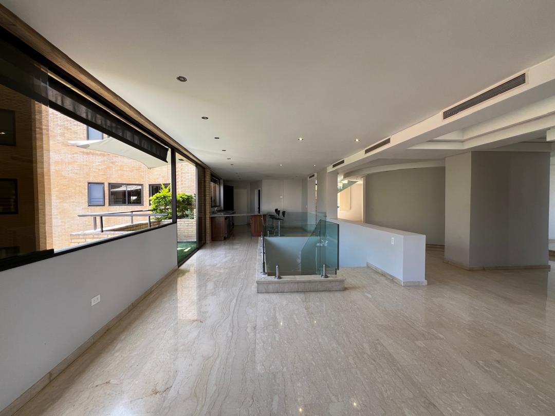 Se alquila Apto PH 592m² 6h/7b/7p La Castellana 1