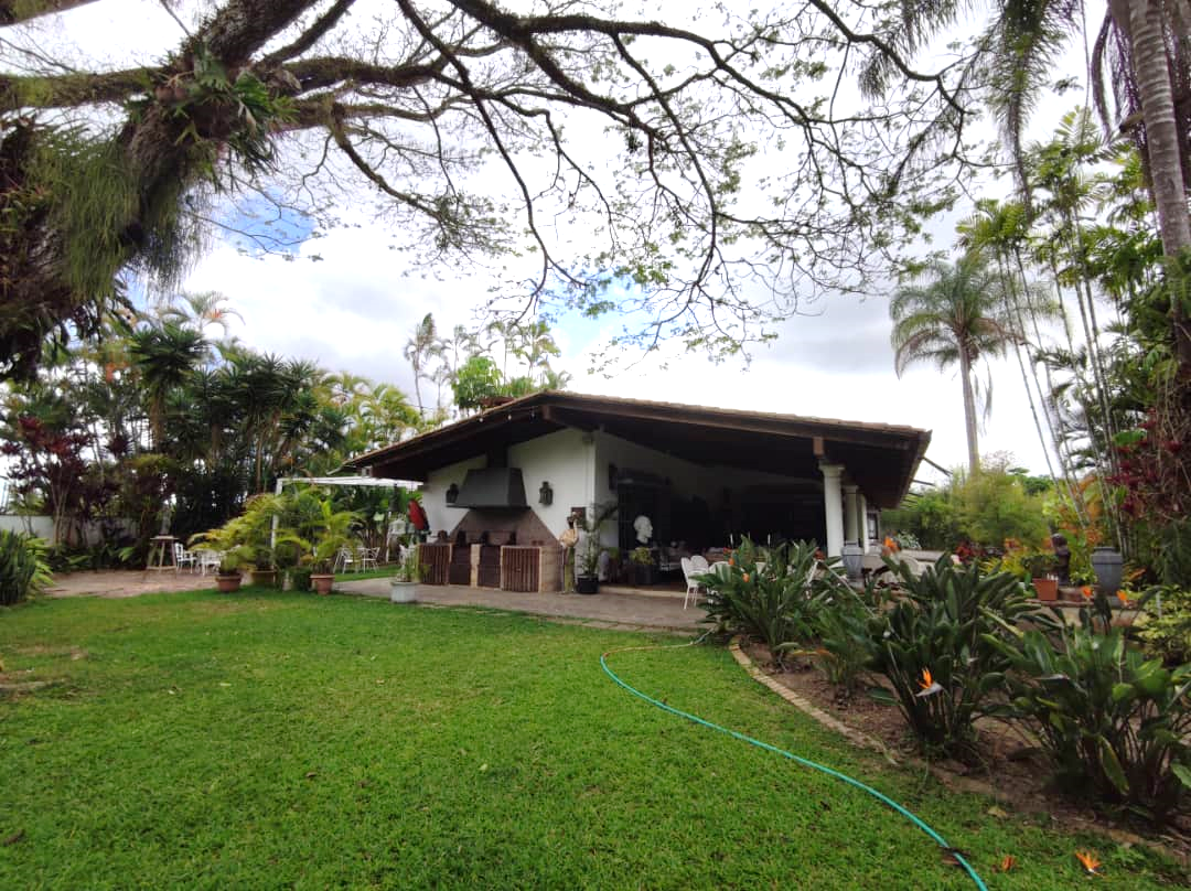 Se vende casa 5000m²  8h+s∕11b+s en La Lagunita - Otras fotos