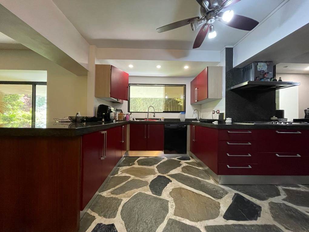 Se vende apto PB 400m²  3h+s/3b+s∕2p en Alto Hatillo - Otras fotos