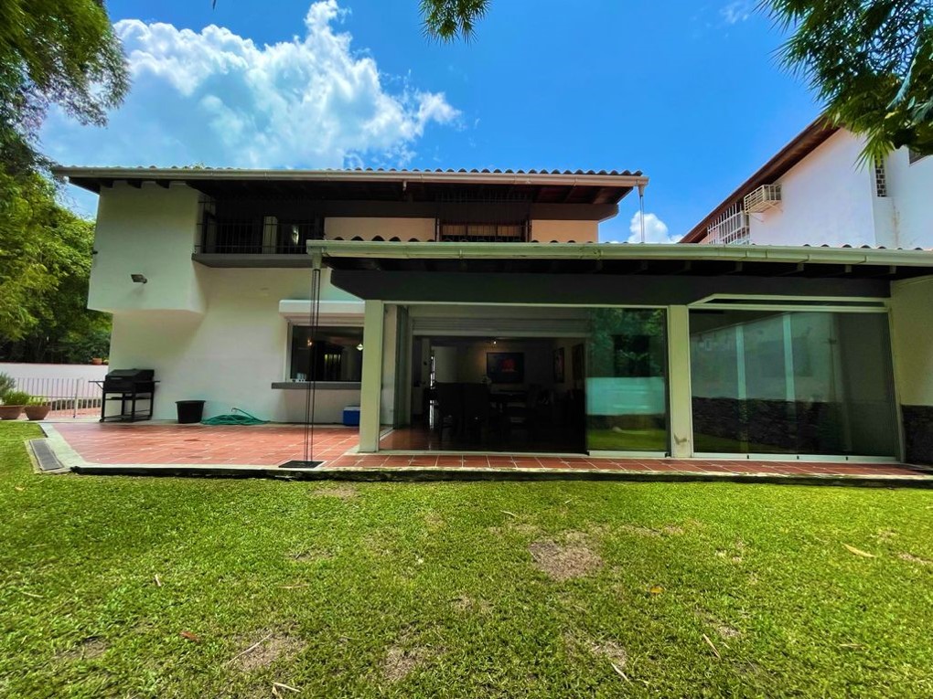Se vende casa 333m²  4h+s∕3b+s∕2p en Los Chorros - Otras fotos