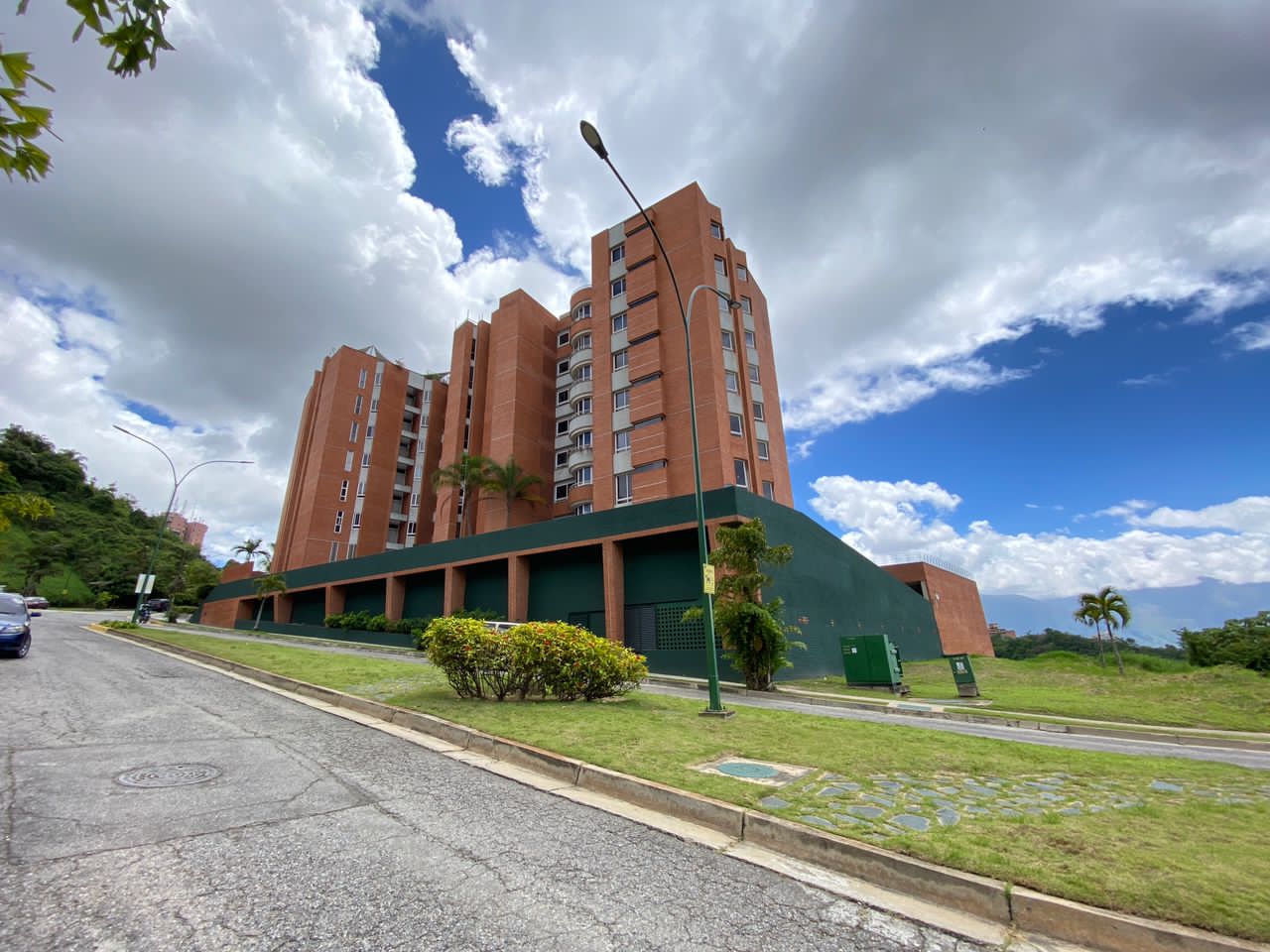 Se vende Apto PB 606m² 4h+2s/5b+1s/5p Mirador de los campitos - Otras fotos