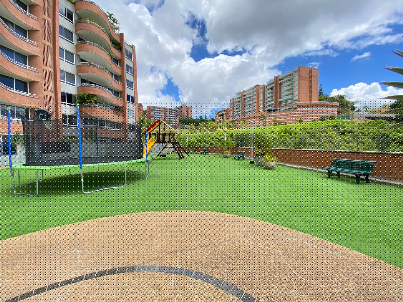 Se vende Apto  324m² 4h+2s/5b+1s/4p Mirador de los campitos - Otras fotos