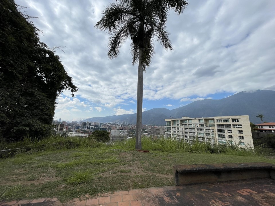 Se vende casa en Lomas de Las Mercedes 3000m² - 5h+2s/6b+2s/10pe 3