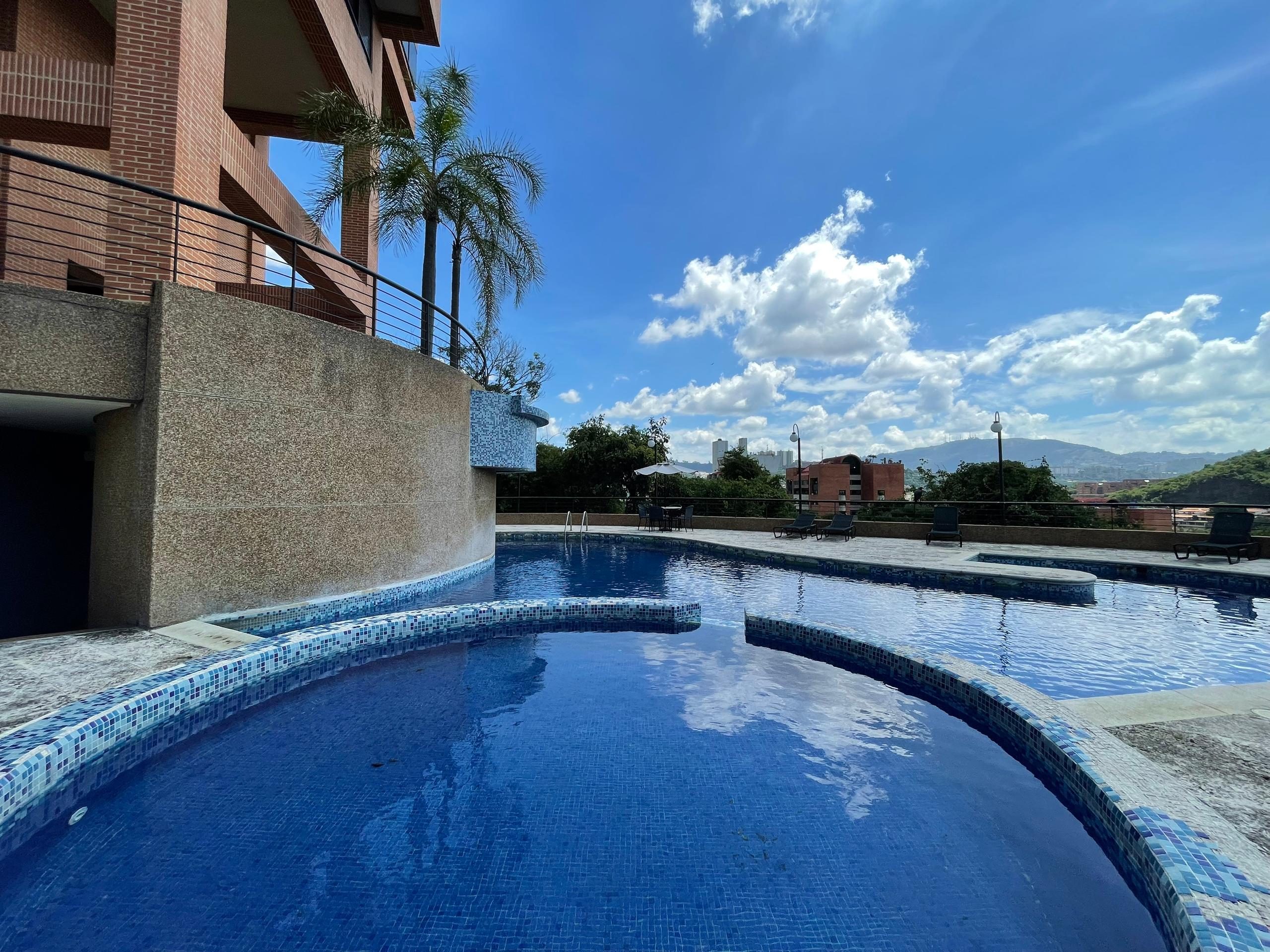 Se vende Apto PB 400m² 4h+s/ 5b+s/ 4p Colinas de Valle Arriba - Otras fotos