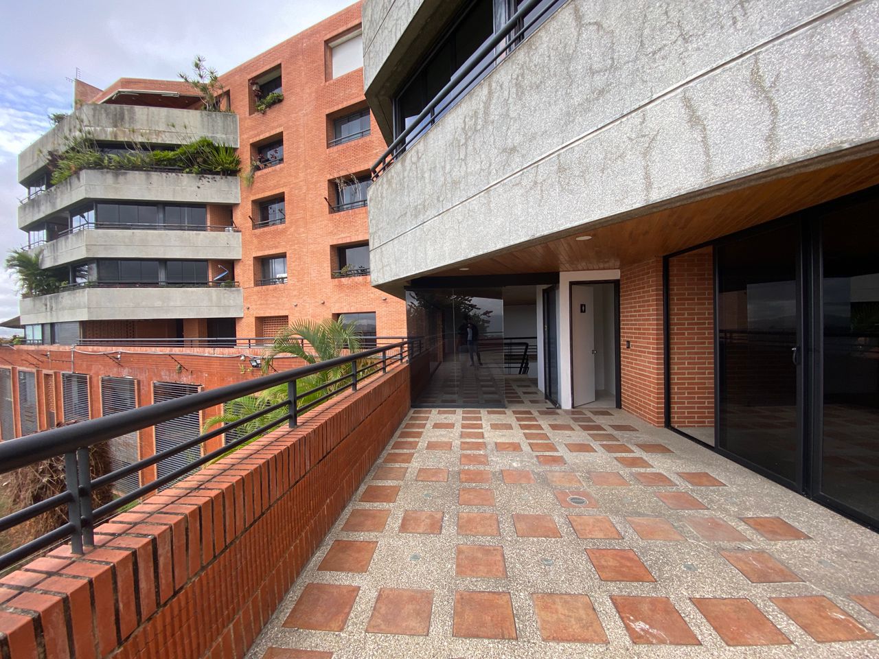 Se Vende PH 340m² 3h+s/4b+1s/4p Colinas de Bello Monte - Otras fotos