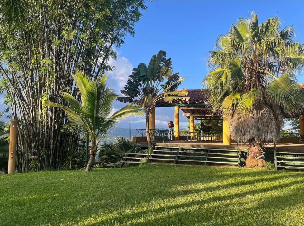 Se vende Finca 40000m² 10h+4s/6b El Hatillo 2