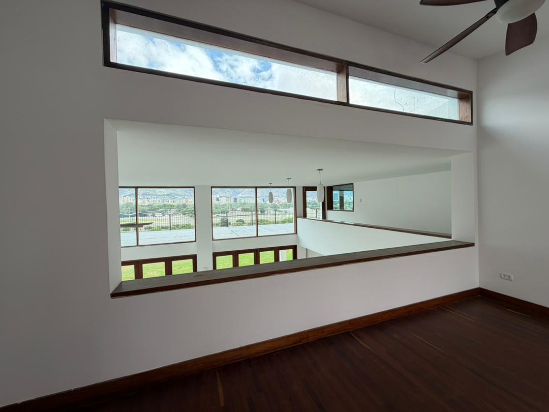 Se vende casa 1400m² 4h/4b/4p Lomas de Chuao - Otras fotos